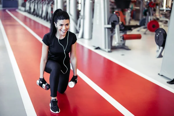 Haltère fente femme exercice d'entraînement, une jambe squats split — Photo