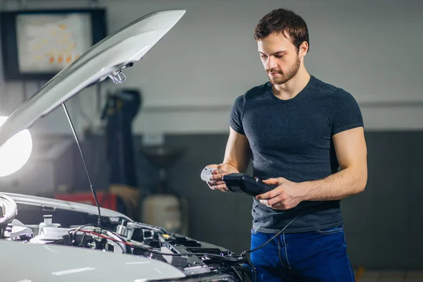 Sistema elétrico de teste mecânico no automóvel — Fotografia de Stock