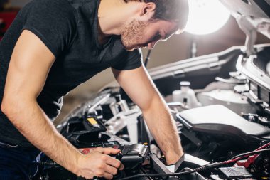 Otomobil elektrik sisteminde test mekanik