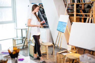 Sanat Terapisi dersleri atölye.