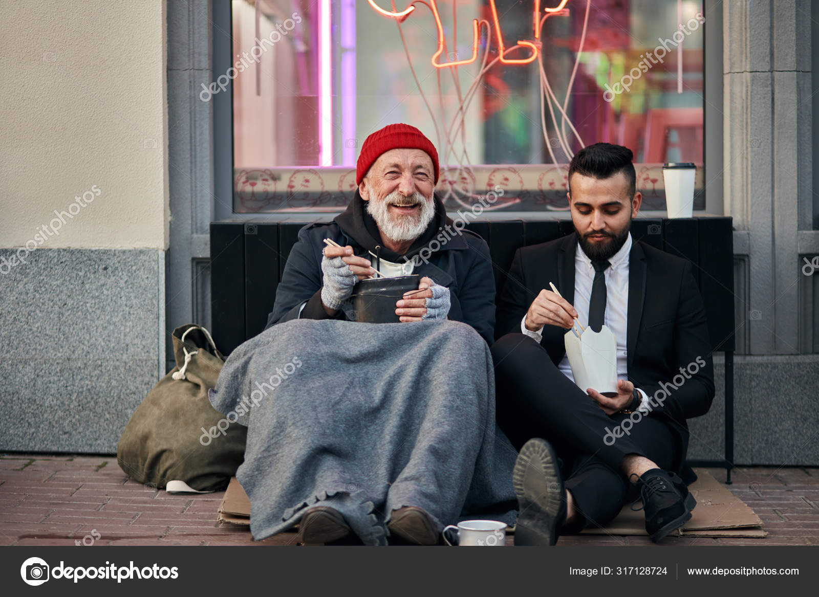 Богатый и бедный деньги. Человечек богатый и бедный. Богатый бомж. Богач и нищий. Богатый человек помогающий бедным.