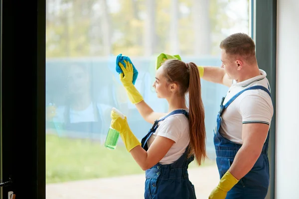 Gerne in Reinigungsfirma arbeiten — Stockfoto