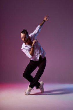 Profesyonel dansçı. Güzellik, moda.