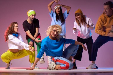 Profesyonel takım, hip hop dansı.