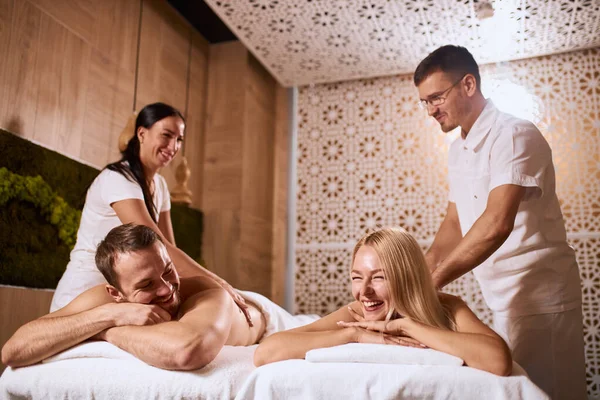 Beautiful couple relaxing in massage spa center — Stock Photo, Image