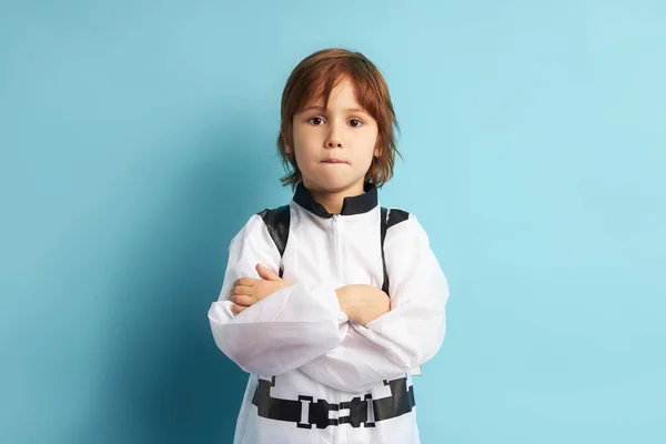 Sueña con ser astronauta. Retrato de niño en traje de astronauta — Foto de Stock