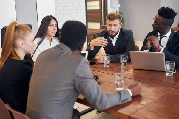Meeting of business partners for round -table — Stock Photo, Image