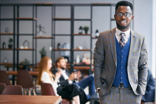 Portrait of smiling man in elegant grey tuxedo — Stock Photo, Image