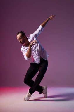Profesyonel dansçı. Güzellik, moda.