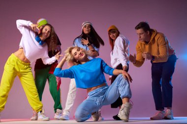 Profesyonel takım, hip hop dansı.