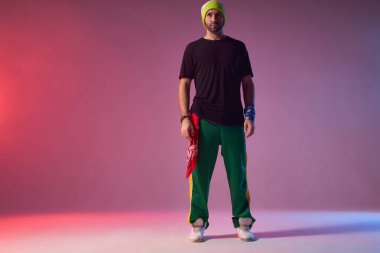 Yakışıklı hip hop dansçısı