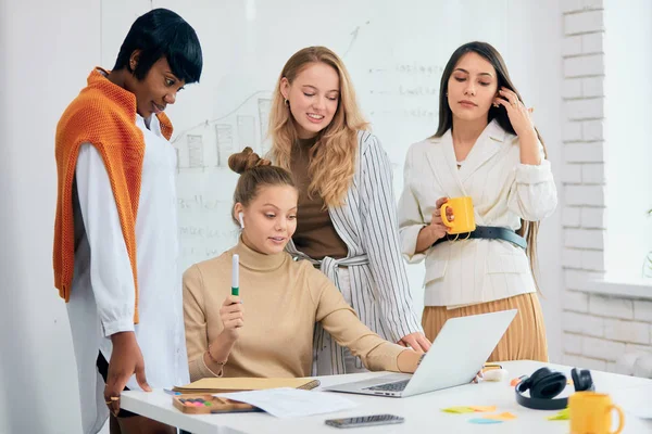 Successful creative multi-ethnc team consisted of young business female — Stock Photo, Image