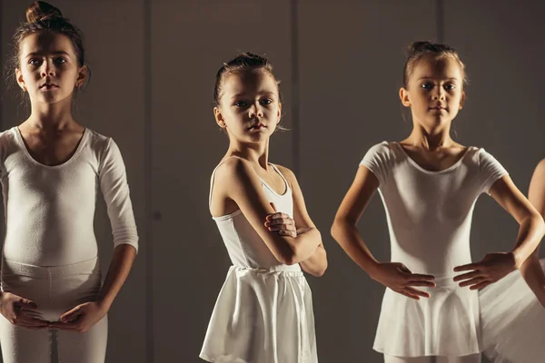 Ballerine per bambini attraenti in studio — Foto Stock