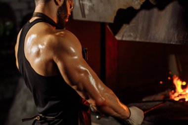 Kafkas 'ın işi zor koşullarda, uzaktan çalışıyor.