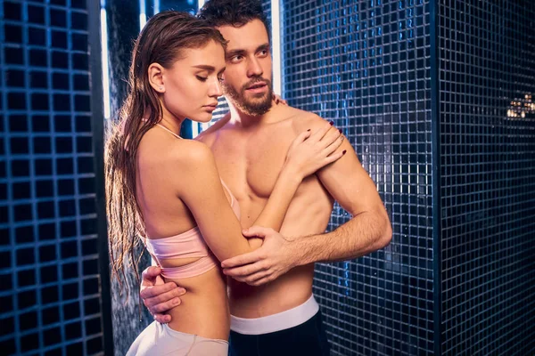 Szép szexi pár együtt zuhany alatt — Stock Fotó