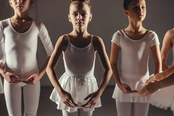 Barn dansar balett tillsammans — Stockfoto