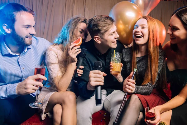Smiling happy cheerful caucasian people in karaoke bar — 스톡 사진