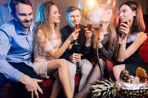 Young guys and ladies have party time in karaoke — Stock Photo, Image