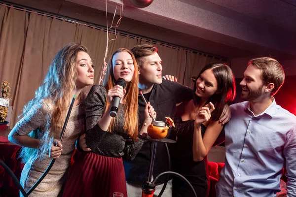 Joyous adults spend day-off in karaoke — Stock Photo, Image