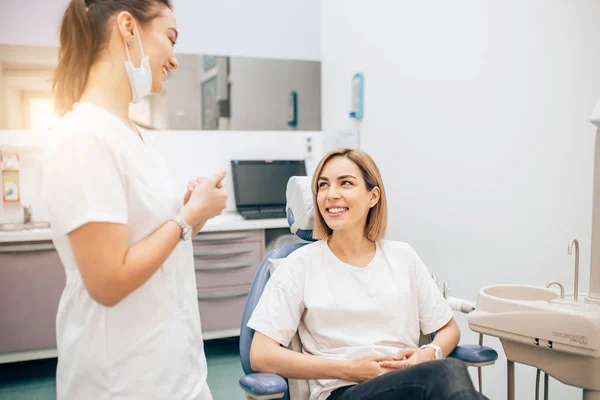 Young beautiful woman came to doctor for teeth examination — Stock Photo, Image