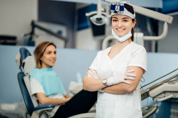 Portrait of positive dentist woman — Stockfoto