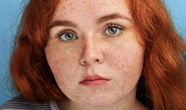 Beautiful girl with ginger hair and freckles looking at the camera — 스톡 사진