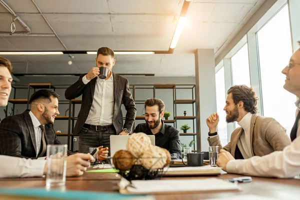 Lazer, tempo livre de equipe de negócios — Fotografia de Stock