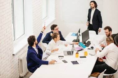 Modern ofis takımda başarılı iş