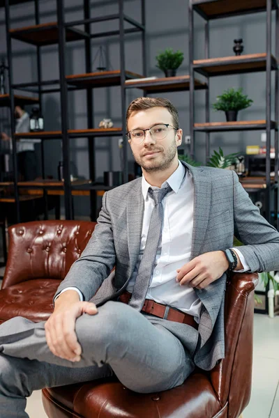 Retrato de un joven empresario — Foto de Stock