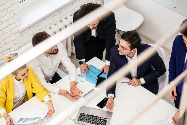 Business Co-Working im modernen Büro — Stockfoto