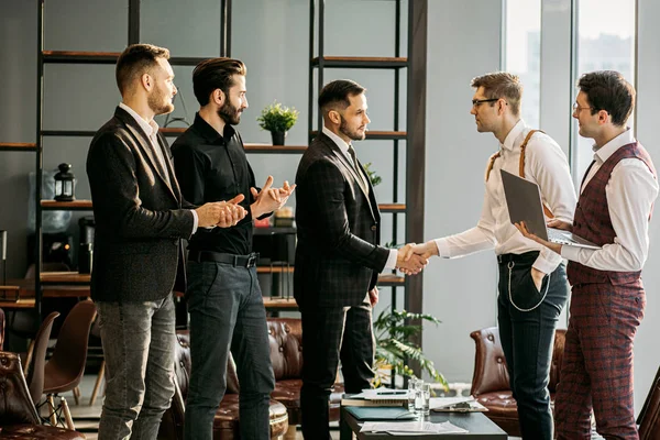 Socios de negocios Shaking Hands —  Fotos de Stock