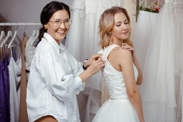 Making dress in wedding salon — 스톡 사진