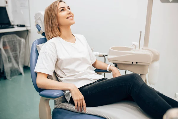Young charming lady sit in dentist office — Stockfoto