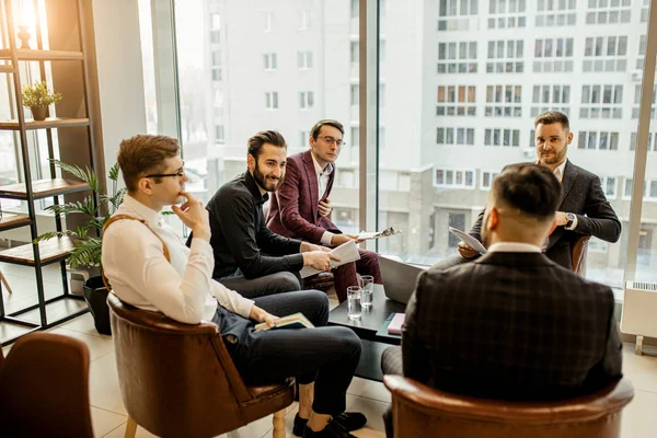 Coworking da equipe de negócios — Fotografia de Stock