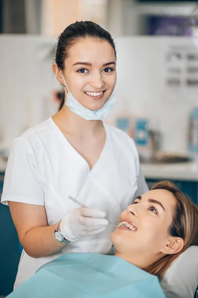 Careful female dentist in dental office — Stockfoto