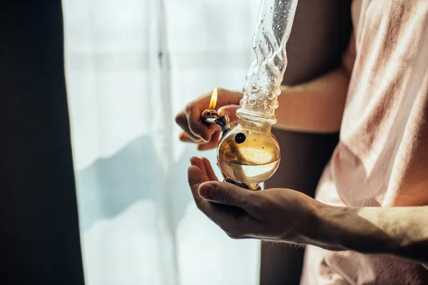 Cropped man use bong with cannabis — Stock Photo, Image