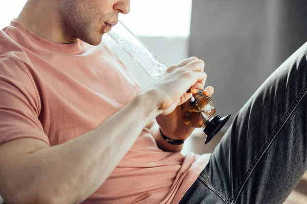 Cropped man use bong with cannabis — Stock Photo, Image