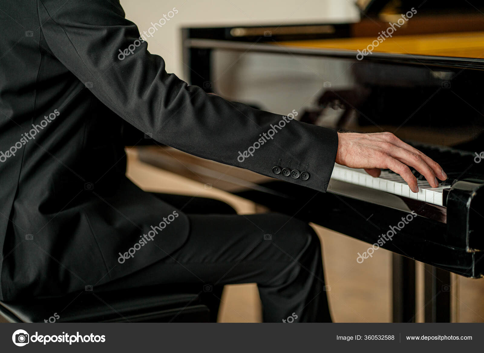 Jovem Pianista Faz Música Clássica Foto de Stock - Imagem de jogo