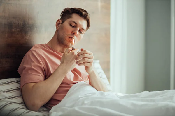 Man lighting cannabis weed, going to catch a buzz — Stock Photo, Image