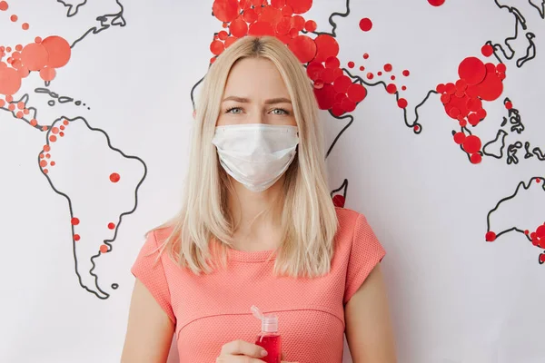 Desinfección de manos para salvar al mundo de la pandemia de coronavirus —  Fotos de Stock