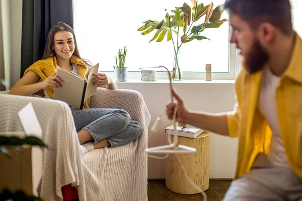 Casal em casa — Fotografia de Stock