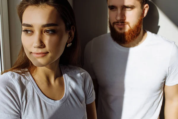 Jovem e belo casal apaixonado — Fotografia de Stock