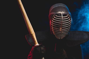 Kendo savaşçısı dövüşmeye hazır.