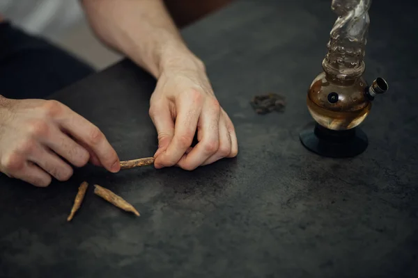 Close-up photo of man making cannabis weed — Stock Photo, Image