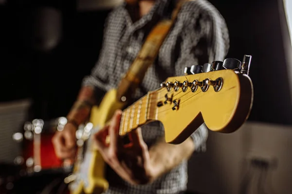 Foto de cerca de la guitarra eléctrica — Foto de Stock