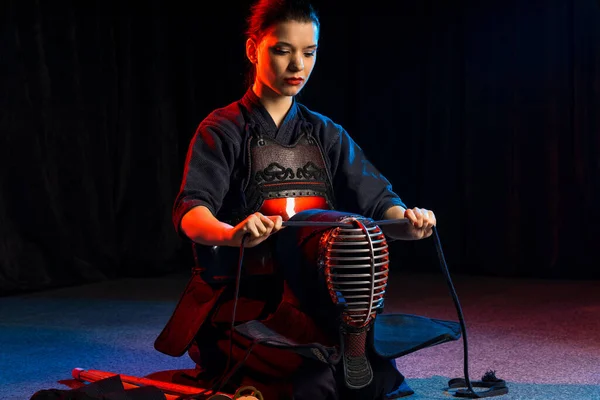 Frauen sind scharf auf Kendo-Aktivitäten — Stockfoto