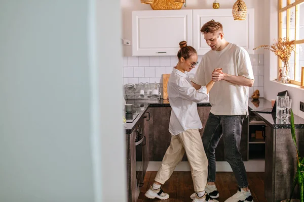Happy married couple enjoy dancing at home — Stock Photo, Image