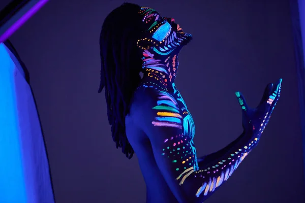 Gebet mit UV-Körperkunst — Stockfoto