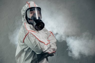 Profesyonel dezenfektanda gerekli ekipmanlar var.
