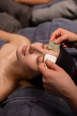 Yüz gerdirme için Quartz Gua Sha Masaj Aracı